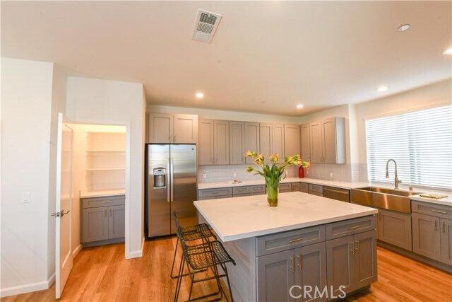 Foto del edificio - 15810 S Vermont Ave