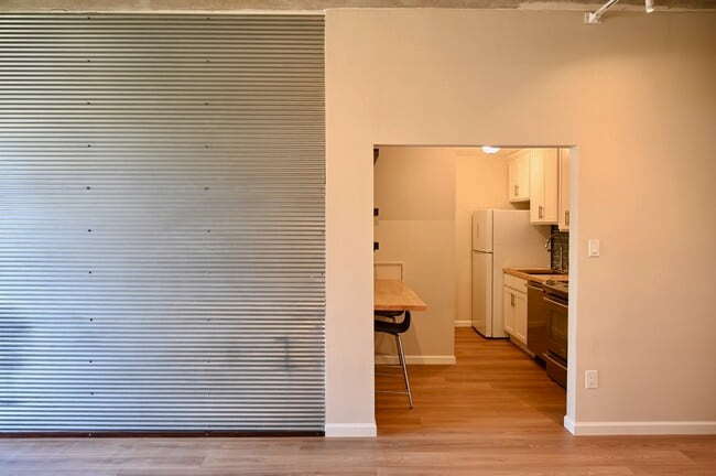 Foto del edificio - 675 S University Blvd