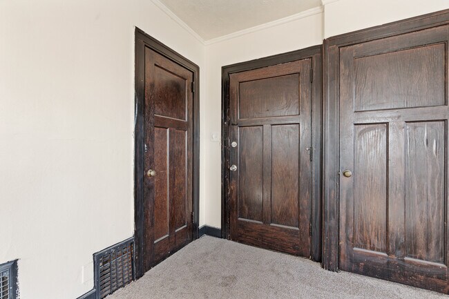 Building Photo - 603 Rockford Ave