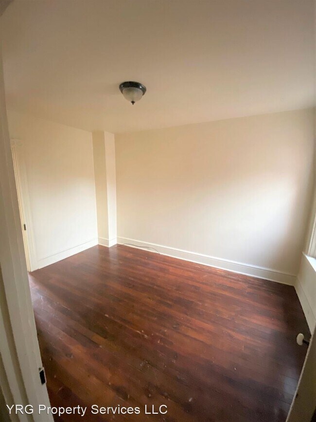 Building Photo - 5 br, 1 bath House - 582 North Plum Street