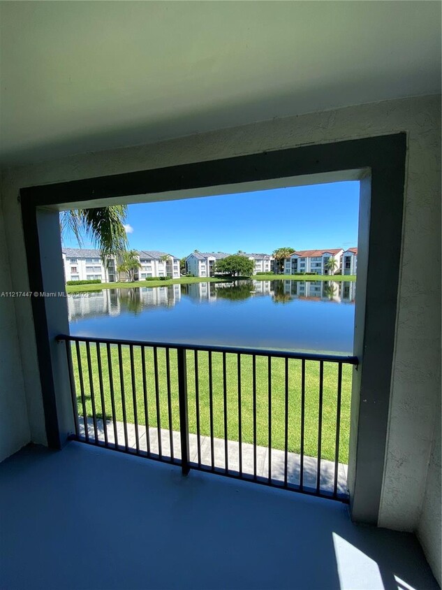 Foto principal - 4370 NW 107th Ave
