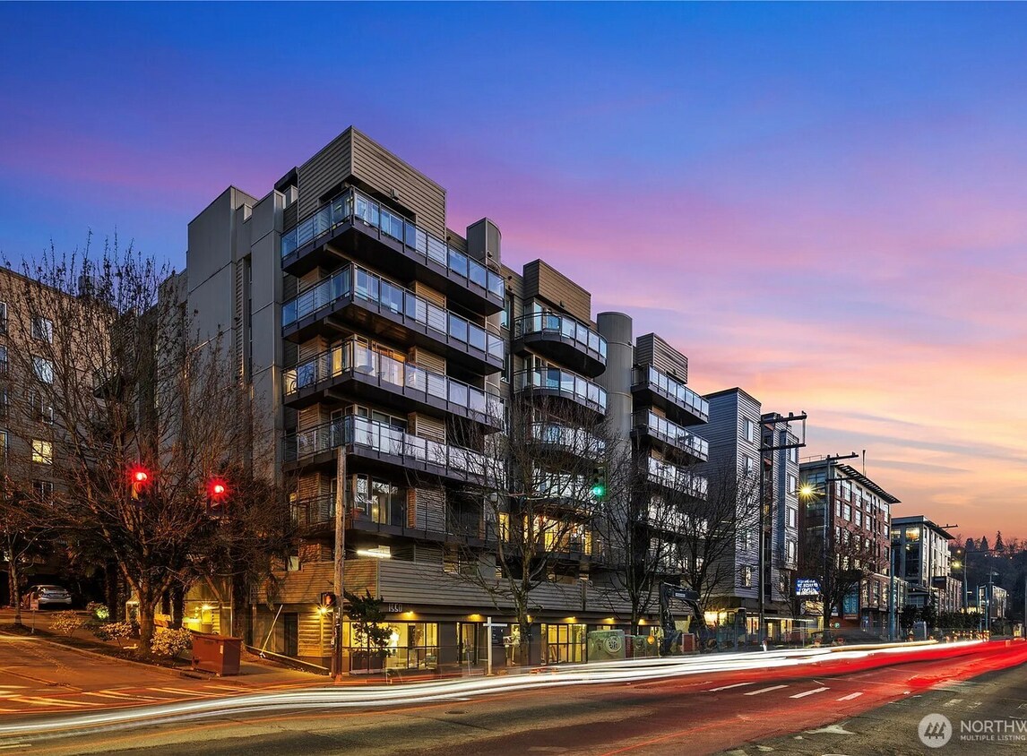 Primary Photo - Spacious 2 bedroom 2 bath condo with parki...