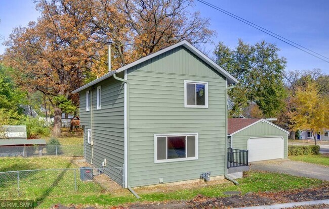 Building Photo - 602 Texas Ave N