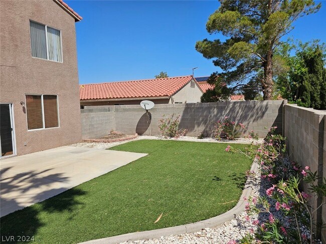 Building Photo - 9362 Coral Berry St