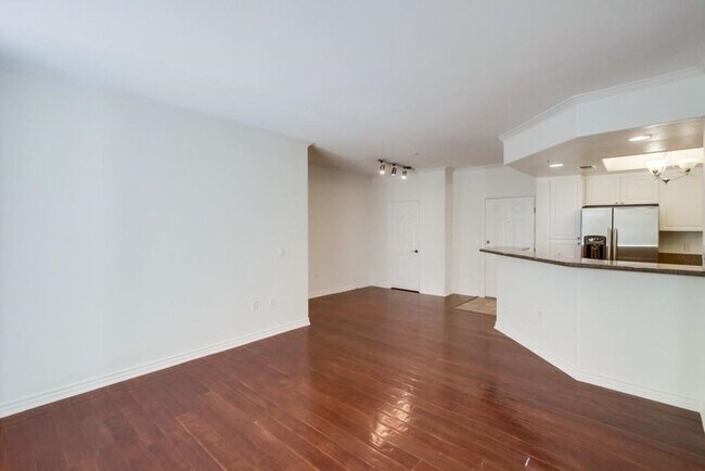 Building Photo - Luxury living in beautiful UTC, Spacious 2...