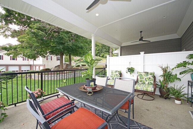 Building Photo - 719 Danbury Rd