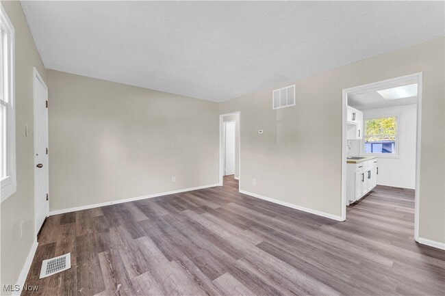 Building Photo - 4428 E 142nd St