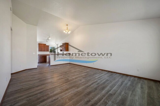 Building Photo - Beautiful Modern Home with 3 Bedrooms and ...