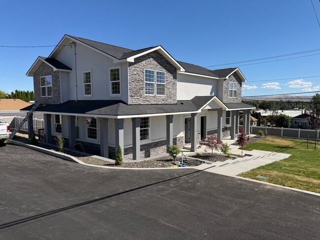 Building Photo - 601 2nd Ave