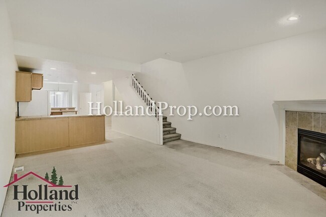 Foto del edificio - Modern Townhome Near MAX, Nike & High-Tech Corridor
