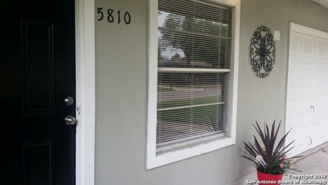 Building Photo - Welcome to 5810 Timberrock!