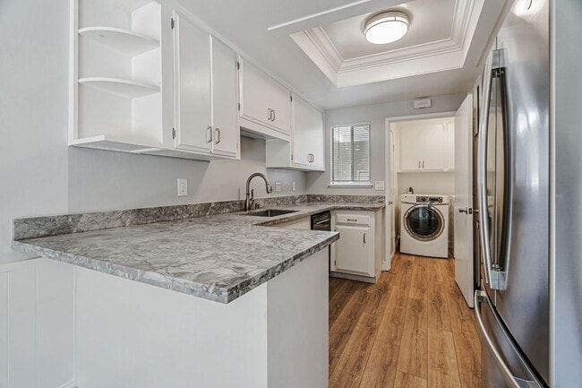 Building Photo - 652 Vasona Ave