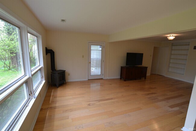 Foto del edificio - 830 S Woodlawn Ave