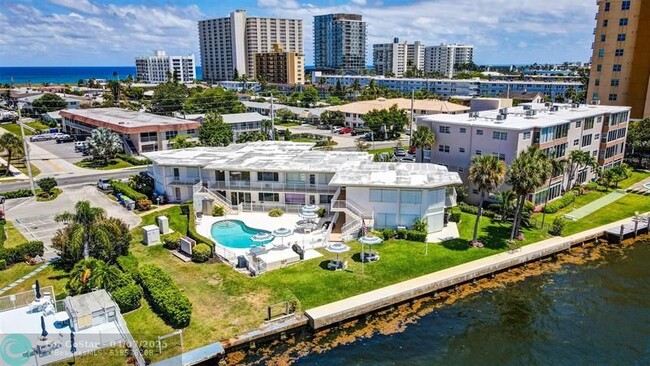 Building Photo - 999 N Riverside Dr