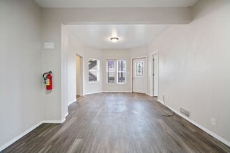 Building Photo - 2118 College St