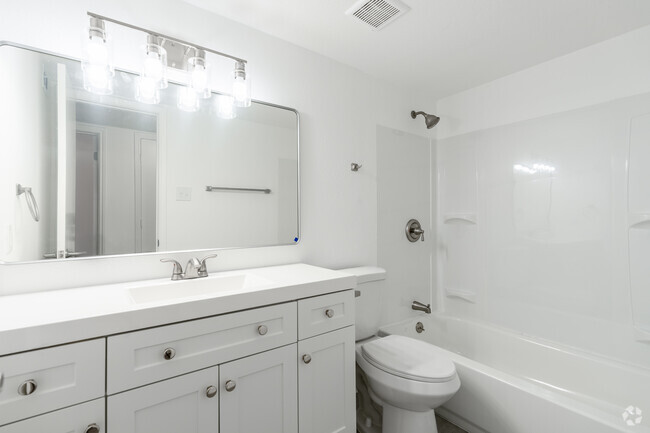 2BR, 1.5BA - 1,045SF - Bathroom - Laurel Grove by Trion Living