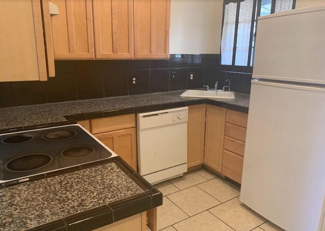 Foto del edificio - 2715 E Glenrosa Ave