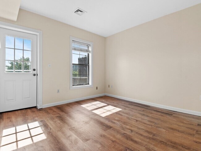 Foto del edificio - 18 Monument Sq