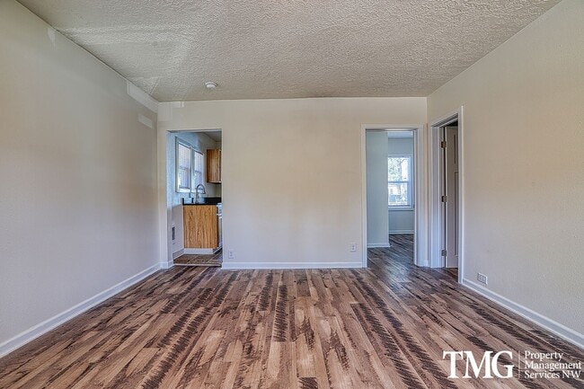 Building Photo - Charming Remodeled 2 Bedroom Home In Downtown Vancouver!