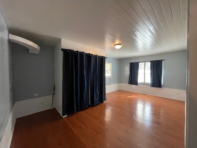 Foto del edificio - Royal Oaks 4-Bedroom Home on Expansive ½-A...