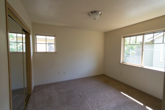 Foto del edificio - Nice 3 Bed Upstairs Flat - Walking Distance to Campus!