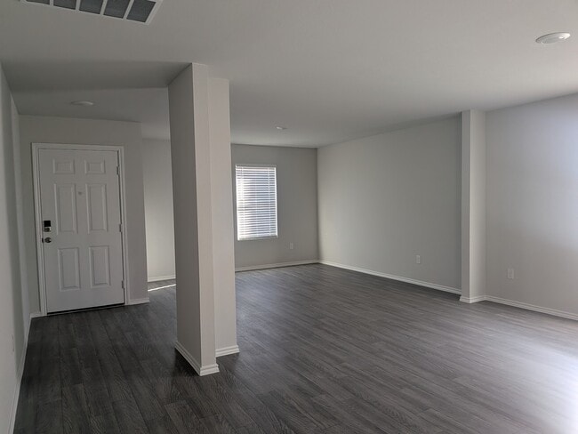 Building Photo - 1704 Dwelling Pl