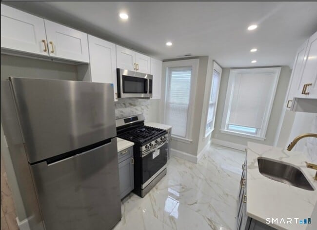 Building Photo - 80 Dickerman St