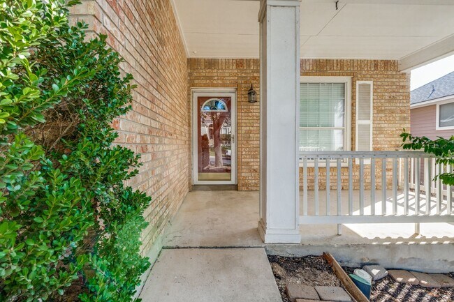 Building Photo - 3-BEDROOM HOME IN OAKVIEW HEIGHTS