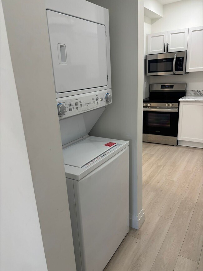 Photo du bâtiment - 833 Albert Rd