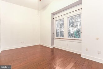 Building Photo - 329 S 12th St