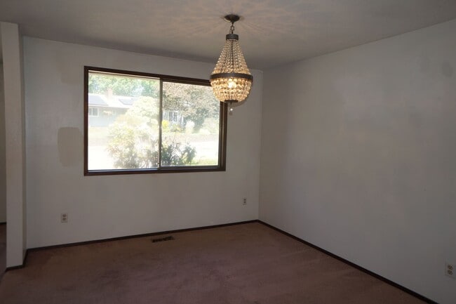 Building Photo - 6404 SE Furnberg St
