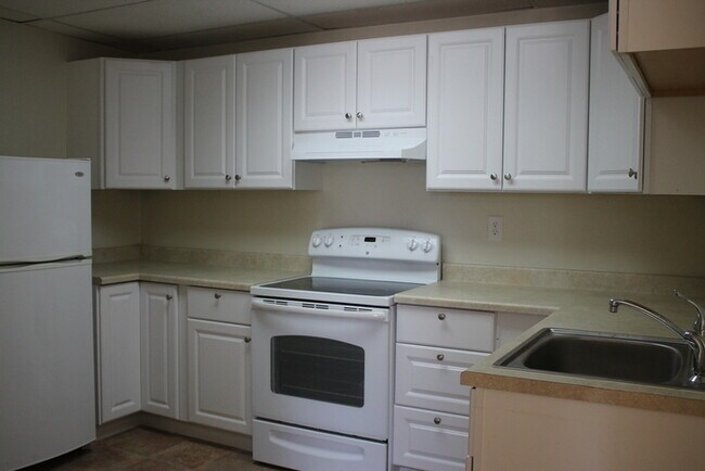 Building Photo - 1 bedroom with a washer and dryer!