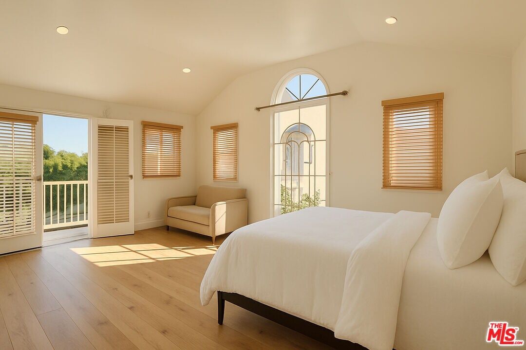 Foto principal - 1174 Coldwater Canyon Dr