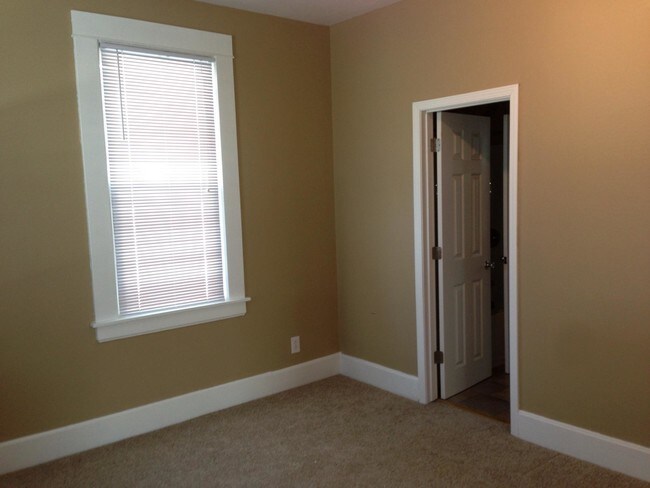 Building Photo - 320 Hartman Dr