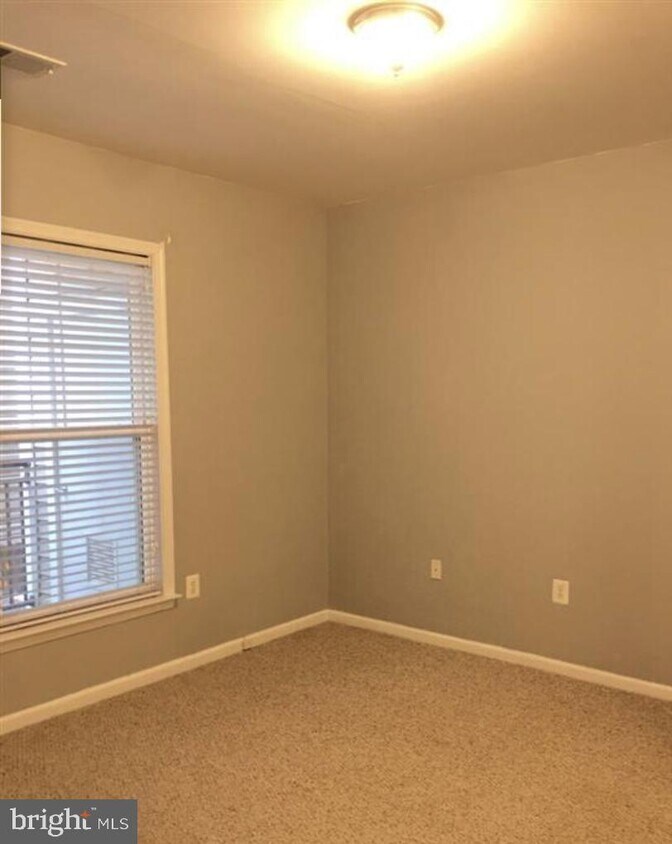 3820 Lightfoot St Unit 217, Chantilly, VA 20151 Room for Rent in