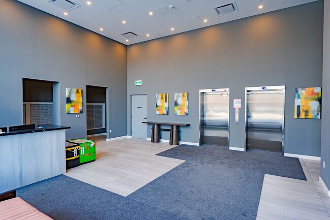 Photo du bâtiment - 859 The Queensway