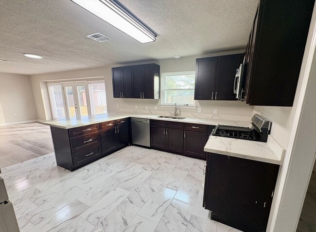 Foto del edificio - 5839 Kingsbury Ln