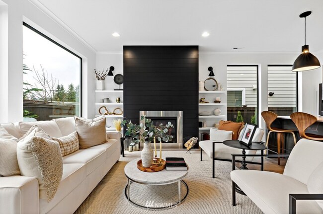 Foto del edificio - Designer 4-Bedroom Home with Covered Outdoor Living in Lake Stevens