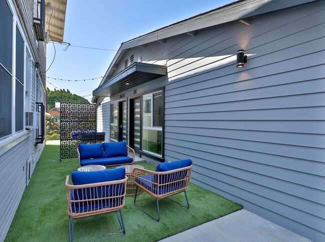 Building Photo - 2811 Menlo Ave