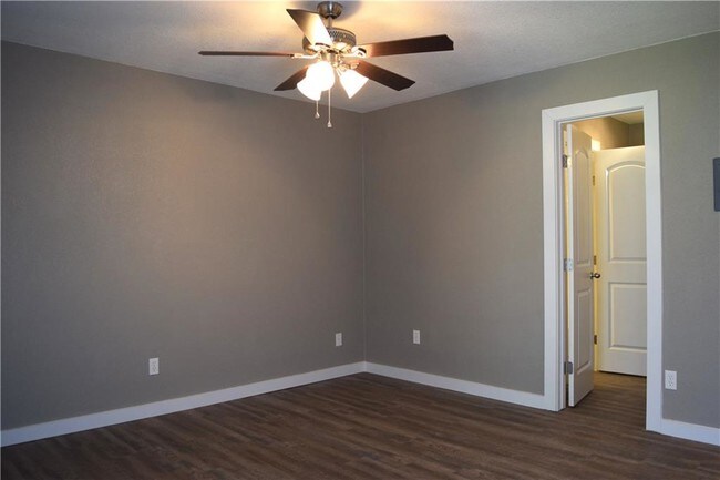 Foto del edificio - 504 Swanee Dr