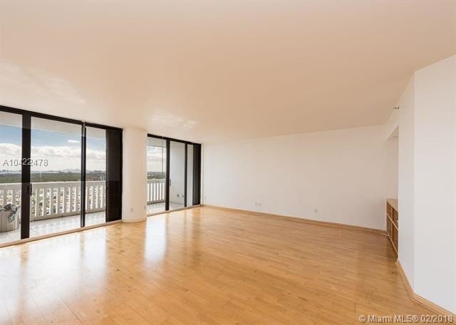 Foto del edificio - 2000 Island Blvd