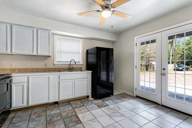 Foto del edificio - 164 Golden Meadow Dr