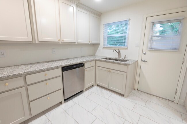 Kitchen - 3807 Gaston Dr