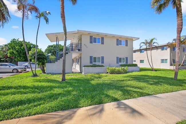 Building Photo - 821 Lighthouse Dr