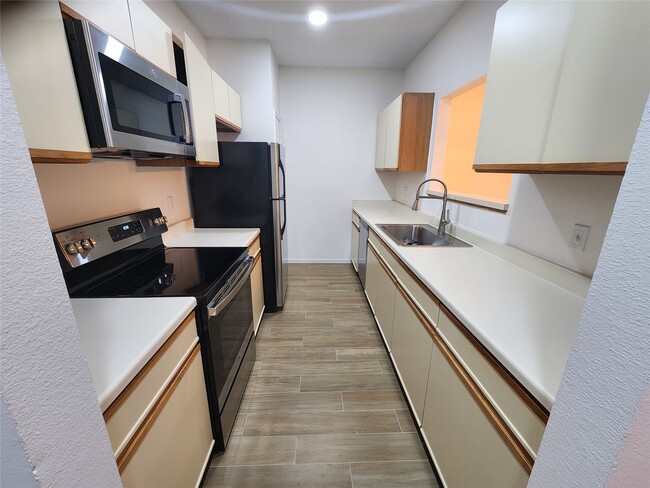 Foto del edificio - 3130 Holly Hall St