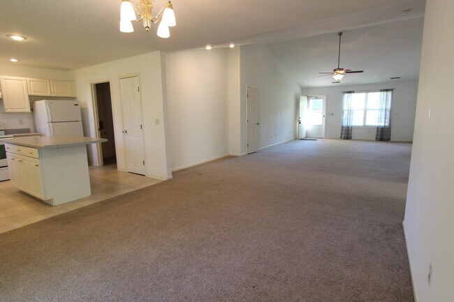 Building Photo - 5190 Louisville Ct