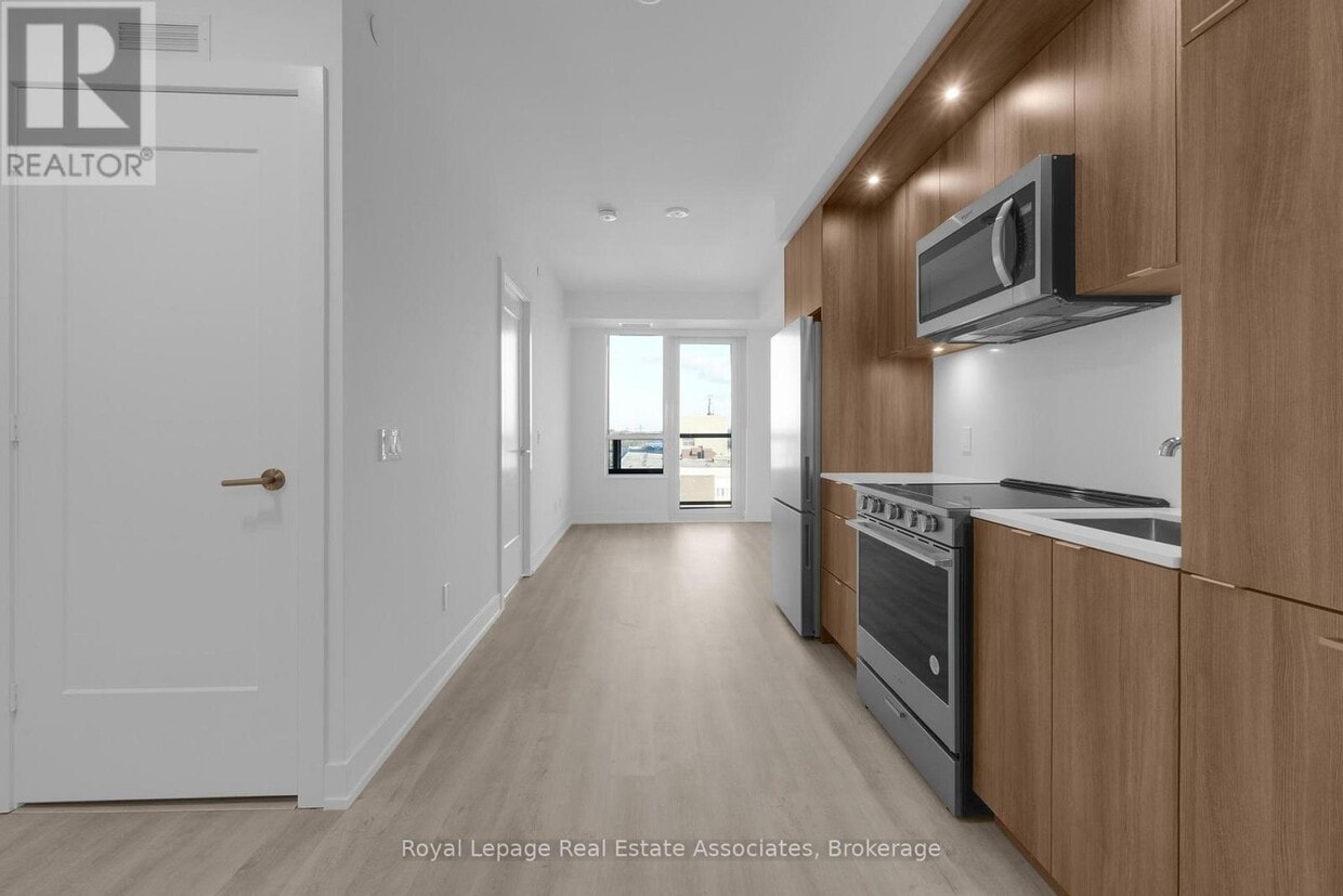 Primary Photo - 60 Central Park Roadway