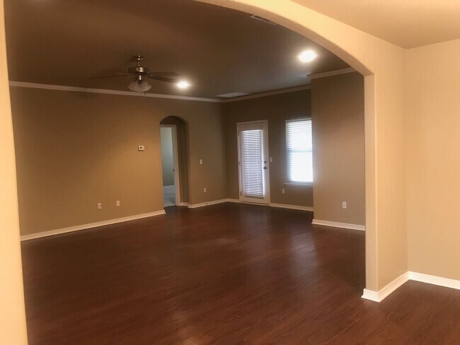 Foto del edificio - 7408 Topeka Dr