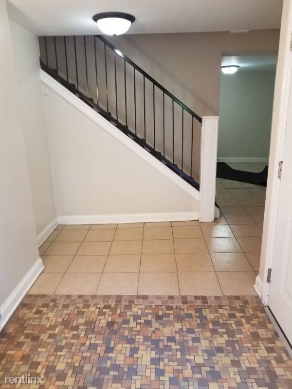 Building Photo - 1 br, 1 bath Apartment - 12013-15 S Eggleston
