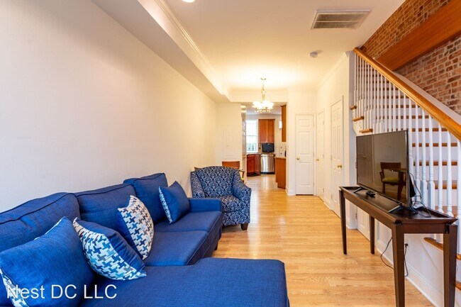 Building Photo - 2 br, 2.5 bath House - 913 5th St SE